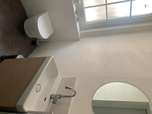 Single bedroom in 6-bedroom house