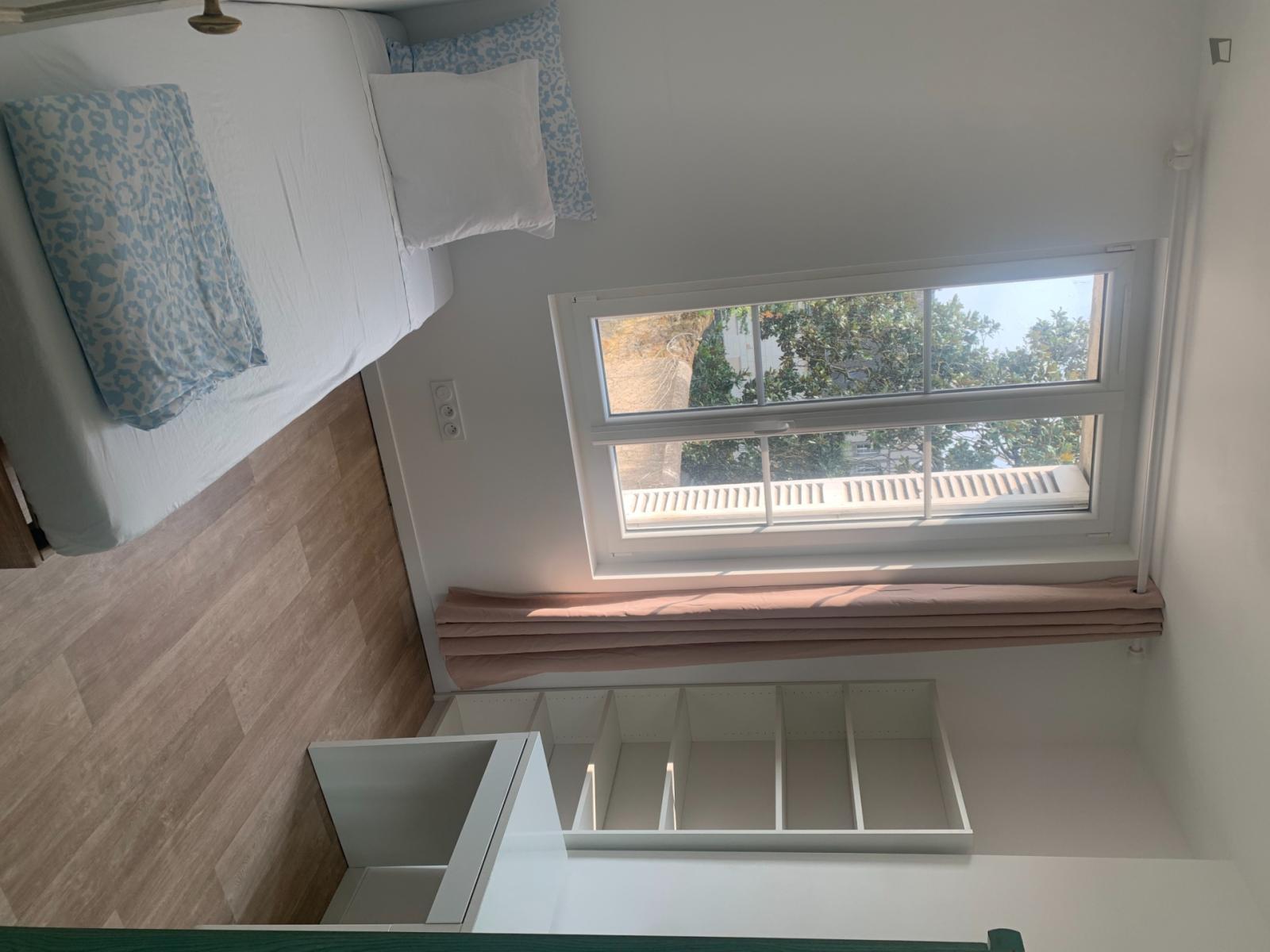 Single Bedroom In 6-Bedroom House - 1