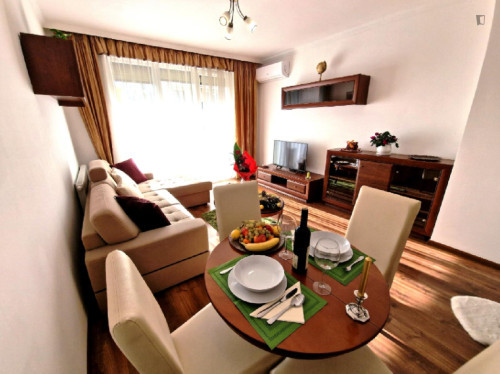 FULLY EQUIPPED, JUST MOVE IN AND RELAX!