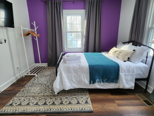 Quaint Relaxing Private BR Waterfro