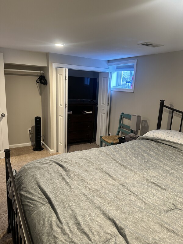 1 Queen Bed, Full Bath, TV & Internet(Full Room) - 1