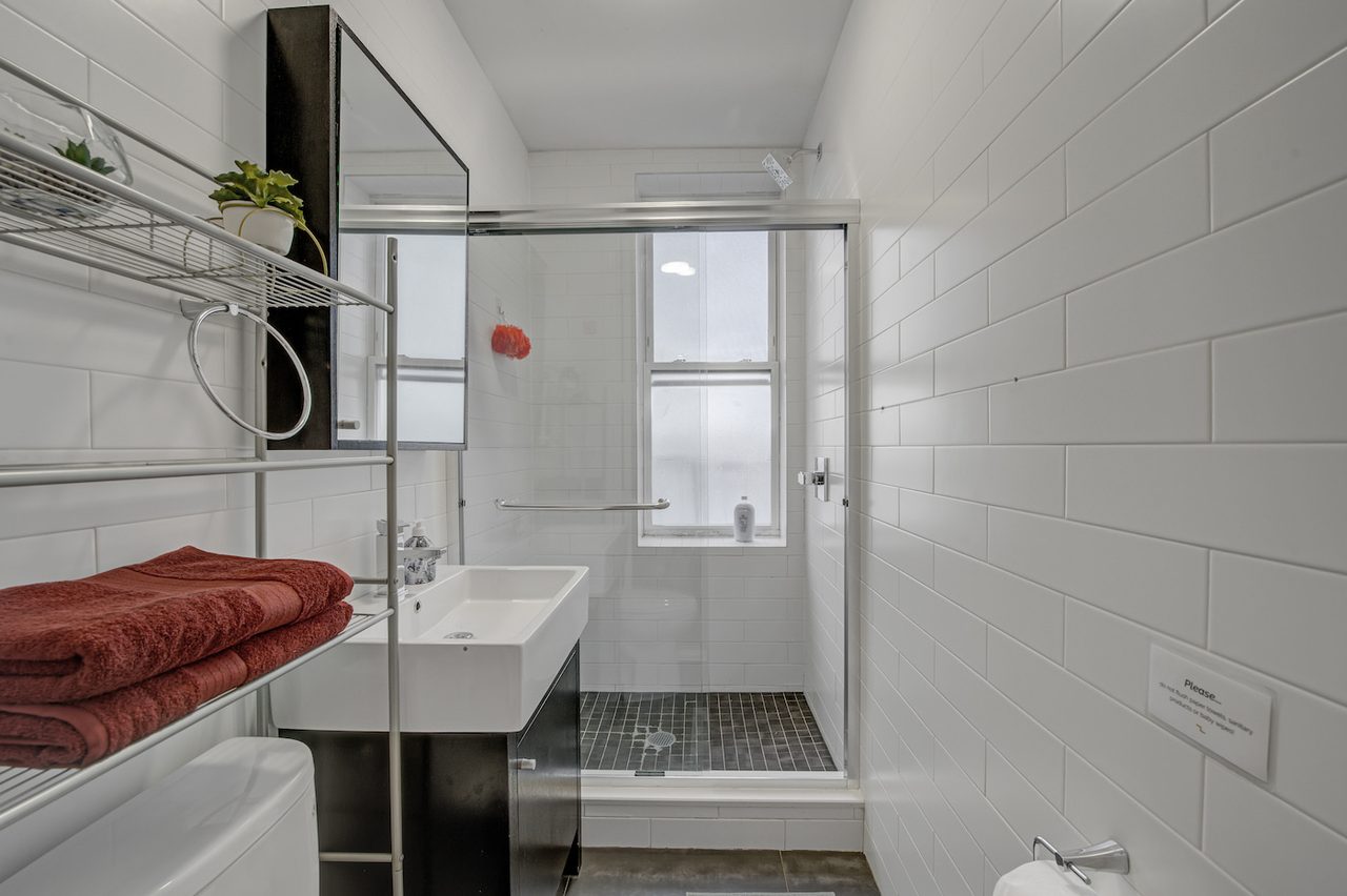  Eclectic ROOM At The Woodbine House: Flushing - Eclectic ROOM At The Woodbine House  -  Eclectic ROOM at The Woodbine House: Flushing  - Gallery -  3