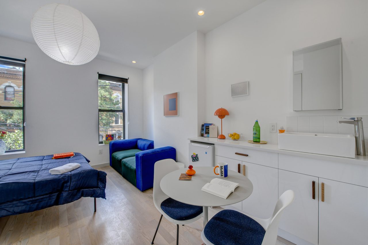 Modern ROOM At The Maison On Halsey: Ocean Hill - Modern ROOM At The Maison On Halsey - Modern ROOM at The Maison on Halsey: Ocean Hill - Gallery - 6