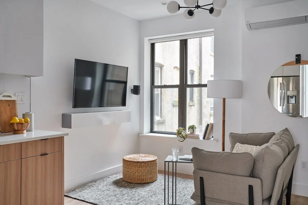 Exquisite ROOM At The Brower House: Crown Heights - Exquisite ROOM At The Brower House - Exquisite ROOM at The Brower House: Crown Heights - Gallery - 2