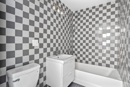 Peaceful ROOM at The Maison on Edgecombe: Washington Heights