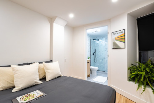 Trendy ROOM at The Central Park Manhattan House: Upper West Side - Gallery - 17