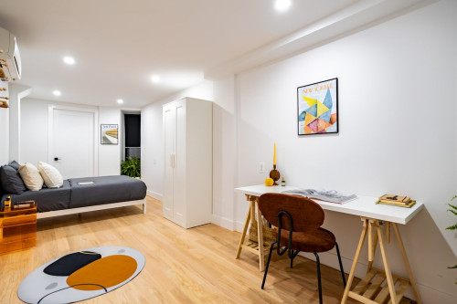 Trendy ROOM at The Central Park Manhattan House: Upper West Side - Gallery - 22