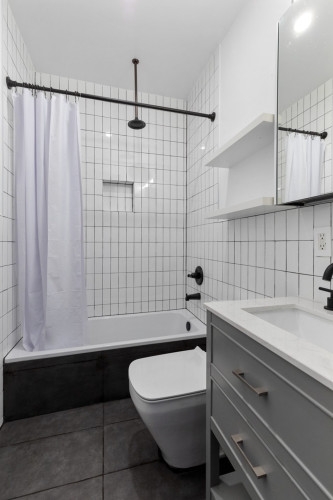 Adorable ROOM at The Monroe House: Bedford-Stuyvesant
