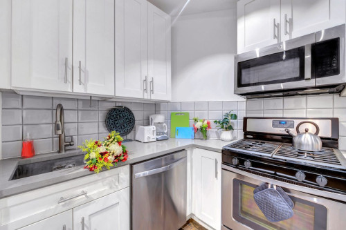 Stylish ROOM at The Atlantic House: Bedford-Stuyvesant  - Gallery -  3