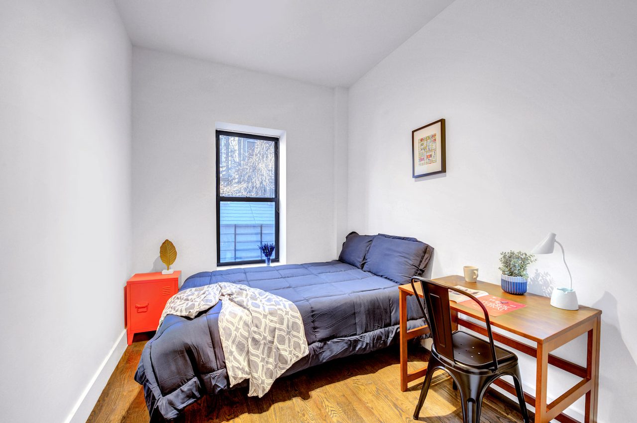  Stylish ROOM At The Atlantic House: Bedford-Stuyvesant - Stylish ROOM At The Atlantic House  -  Stylish ROOM at The Atlantic House: Bedford-Stuyvesant  - Gallery -  12