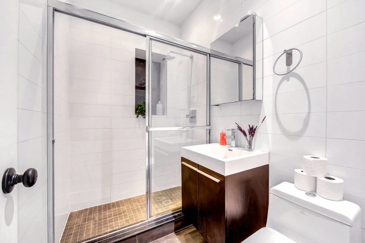 Stylish ROOM At The Atlantic House: Bedford-Stuyvesant - Stylish ROOM At The Atlantic House - Stylish ROOM at The Atlantic House: Bedford-Stuyvesant - Gallery - 2