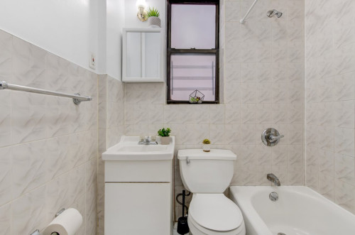 Amazing ROOM at The Lexington House: East Harlem - Gallery - 11