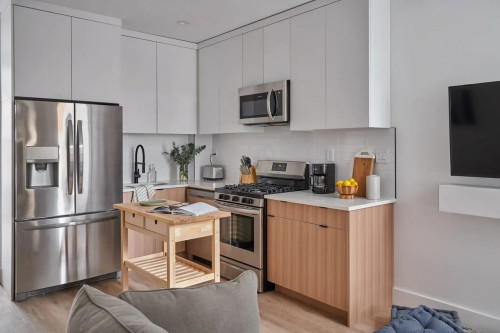 Contemporary ROOM at The Hancock House: Ocean Hill - Gallery - 4