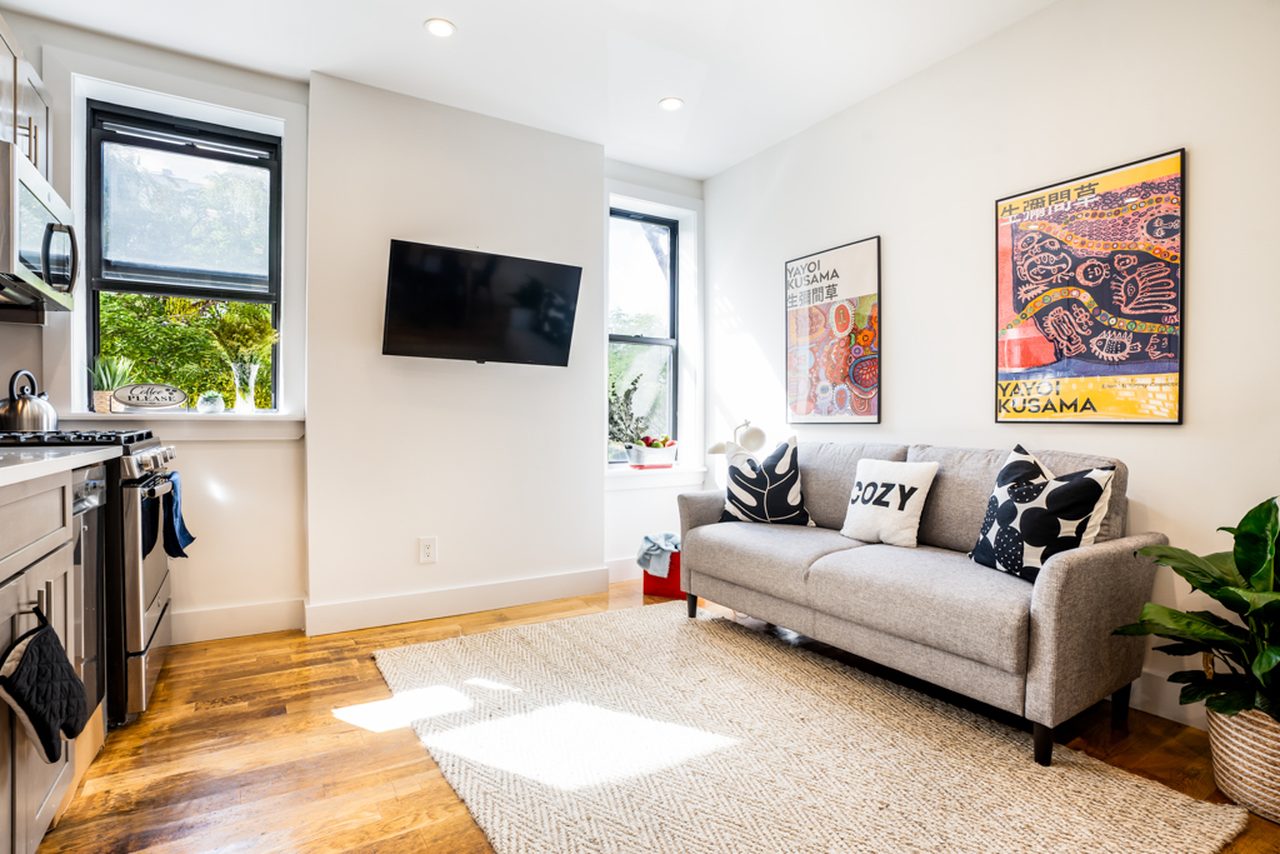  Enchanting ROOM At The Seneca House: Ridgewood - Enchanting ROOM At The Seneca House  -  Enchanting ROOM at The Seneca House: Ridgewood  - Gallery -  4