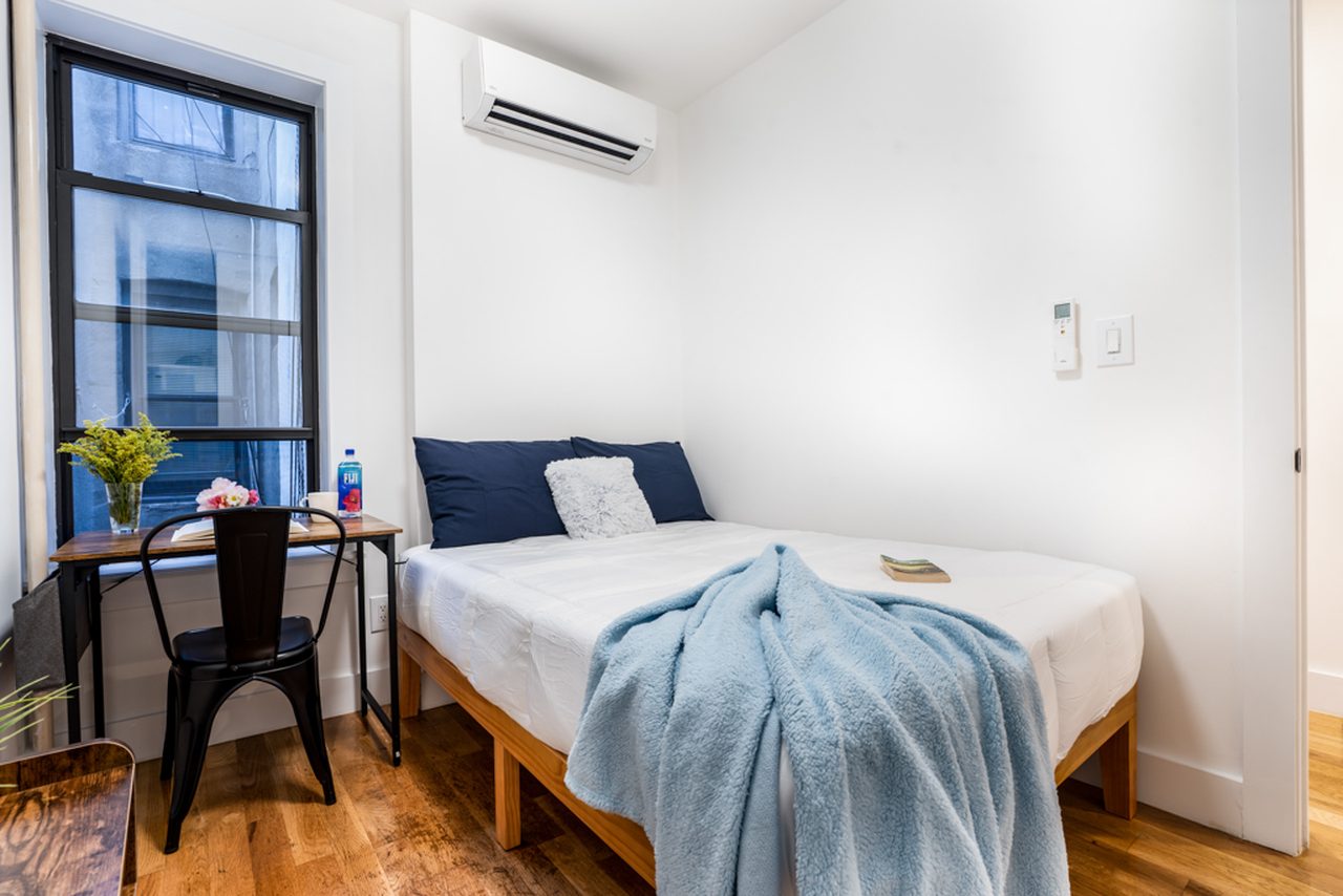 Enchanting ROOM At The Seneca House: Ridgewood - Enchanting ROOM At The Seneca House - Enchanting ROOM at The Seneca House: Ridgewood - Gallery - 27