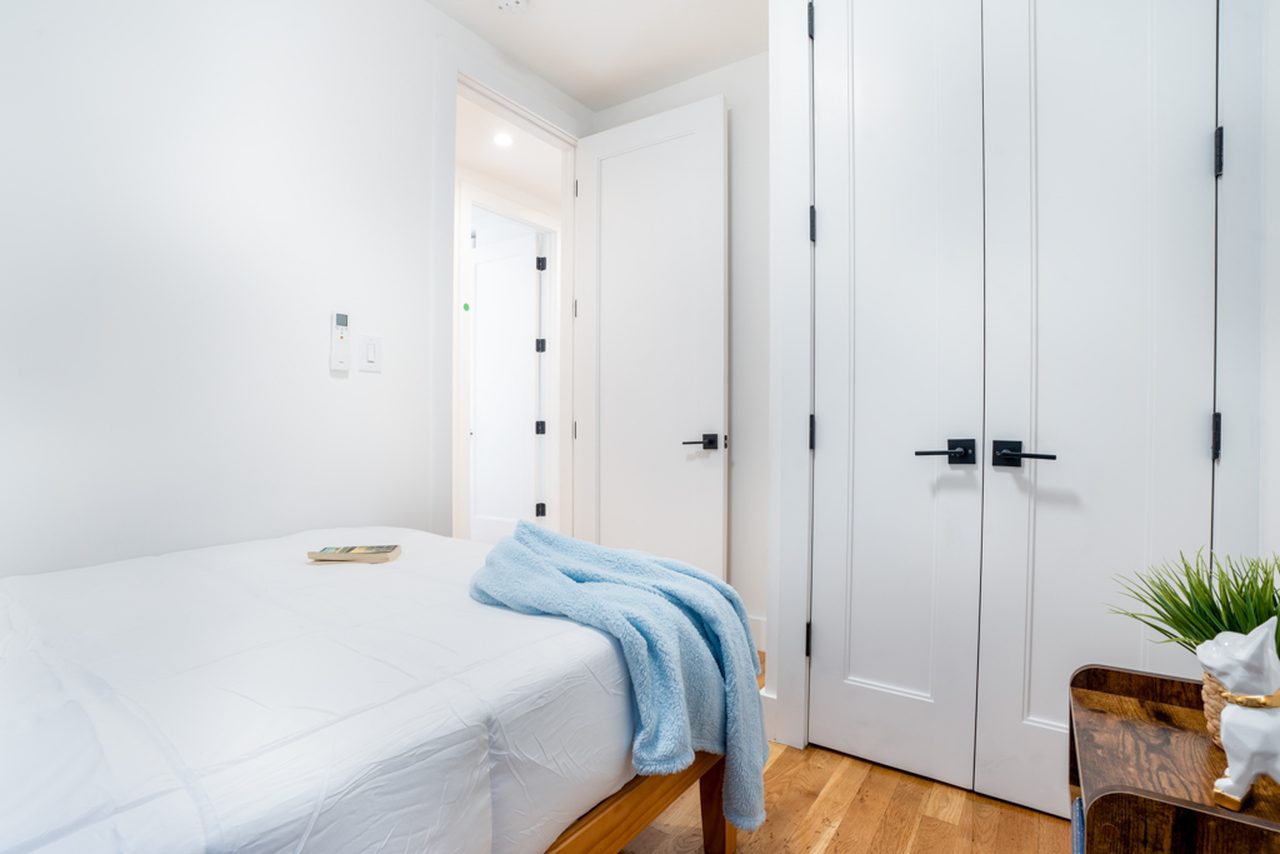 Enchanting ROOM At The Seneca House: Ridgewood - Enchanting ROOM At The Seneca House - Enchanting ROOM at The Seneca House: Ridgewood - Gallery - 28