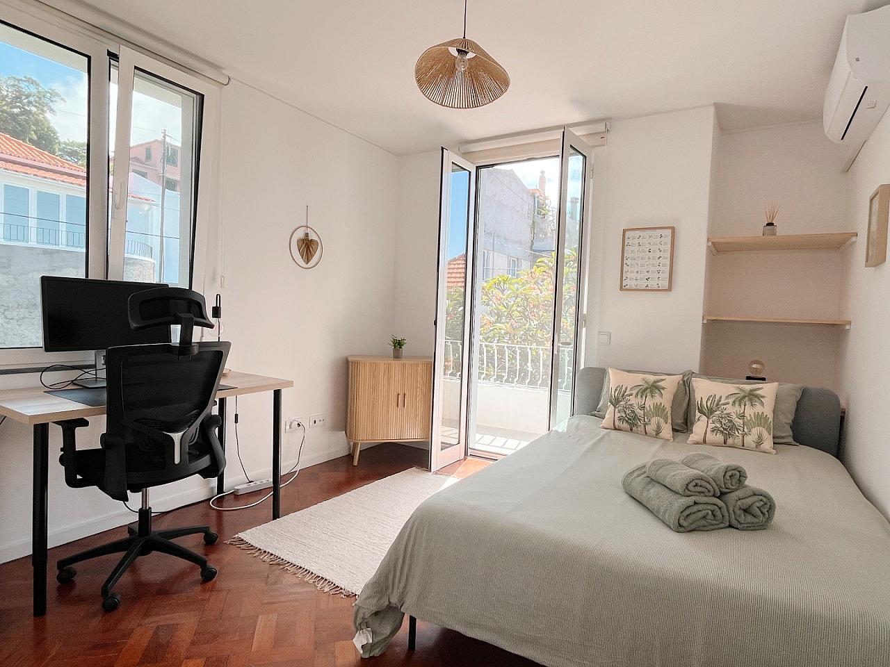 Private Double Room With Sea View Balcony - 11