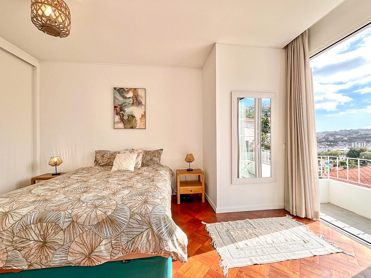 Private Double Room (Suite) With TV & Mountain/Sea View Balcony - 4