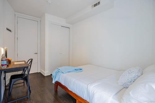 Modern ROOM at The Atlantic House: Bedford-Stuyvesant - Gallery - 2
