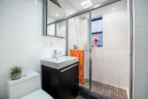 Modern ROOM at The Atlantic House: Bedford-Stuyvesant - Gallery - 6