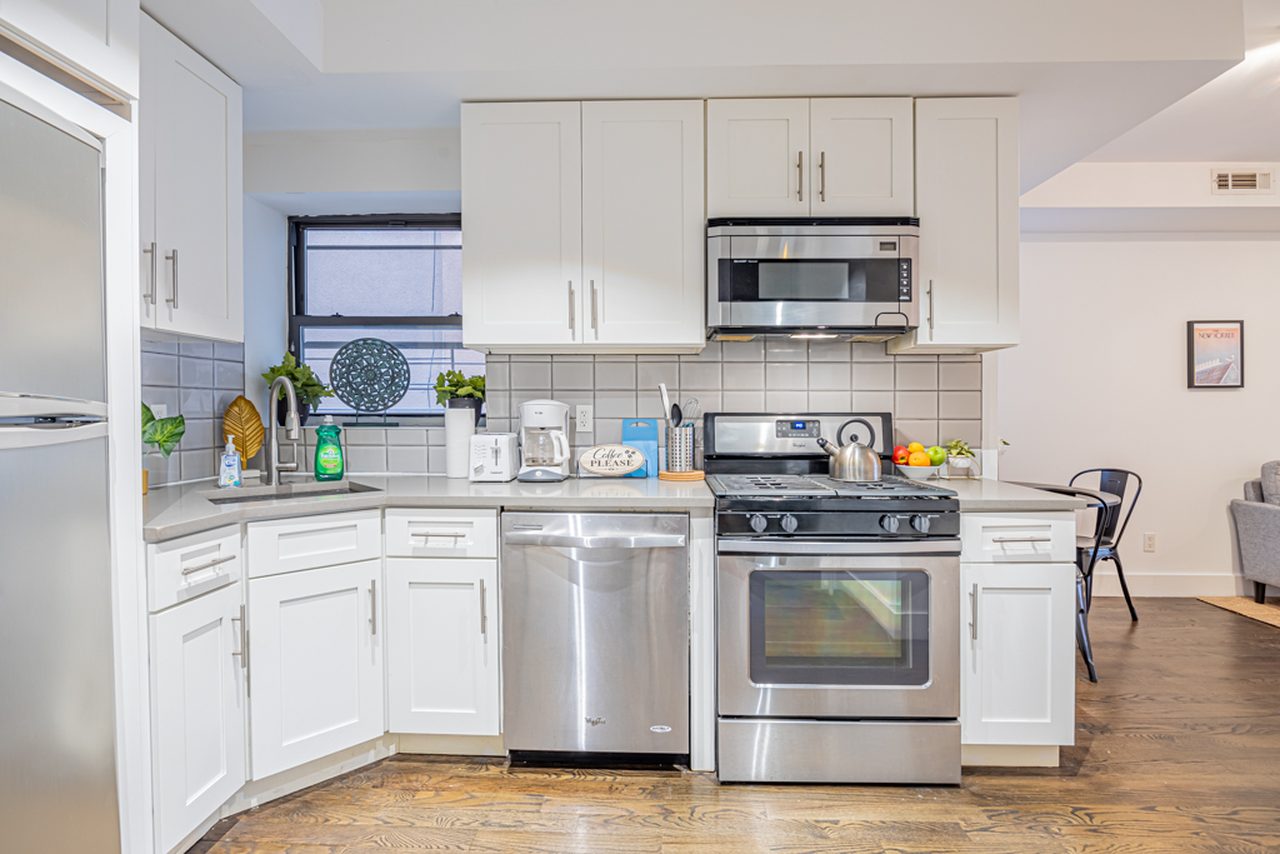Modern ROOM At The Atlantic House: Bedford-Stuyvesant - Modern ROOM At The Atlantic House - 2