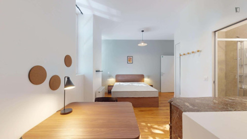 Snug double ensuite bedroom in Saint-Denis