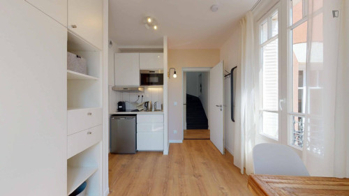 Interesting double ensuite bedroom with kitchenette, in Suresnes