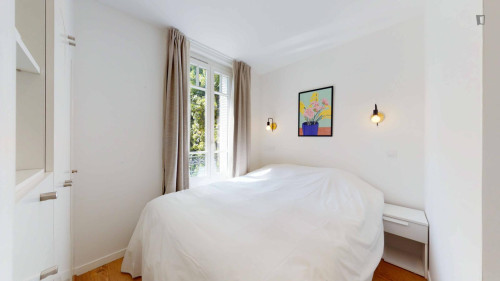 Interesting double ensuite bedroom with kitchenette, in Suresnes