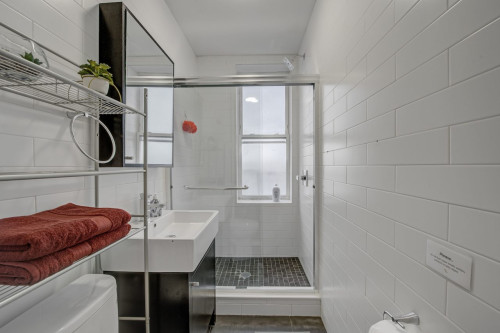 Functional ROOM at The Woodbine House: Flushing  - Gallery -  3