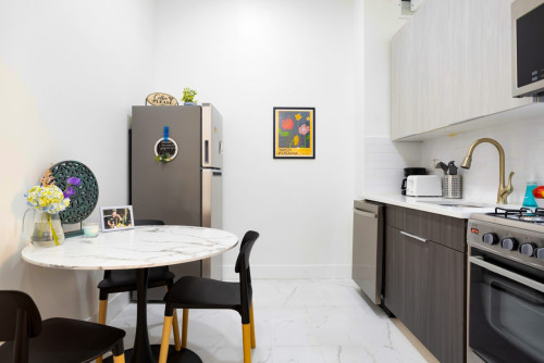 Amazing ROOM at The Park Avenue House: Murray Hill - Gallery - 9