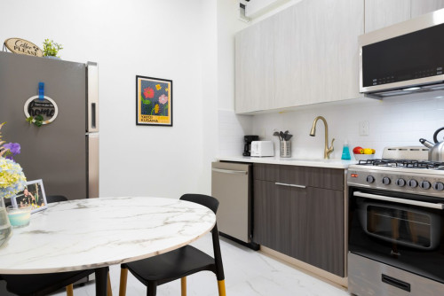 Amazing ROOM at The Park Avenue House: Murray Hill - Gallery - 15