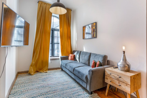 Functional ROOM at The Upper Manhattan House: Harlem - Gallery - 45