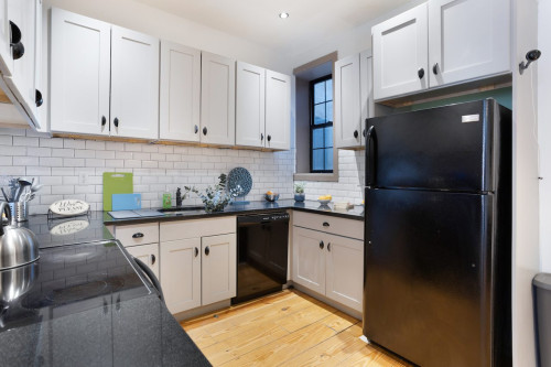 Functional ROOM at The Upper Manhattan House: Harlem - Gallery - 20