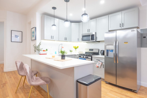Modern ROOM at The Monroe House: Bedford-Stuyvesant - Gallery - 9