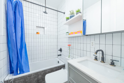 Modern ROOM at The Monroe House: Bedford-Stuyvesant - Gallery - 20