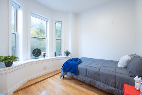 Modern ROOM at The Monroe House: Bedford-Stuyvesant - Gallery - 7