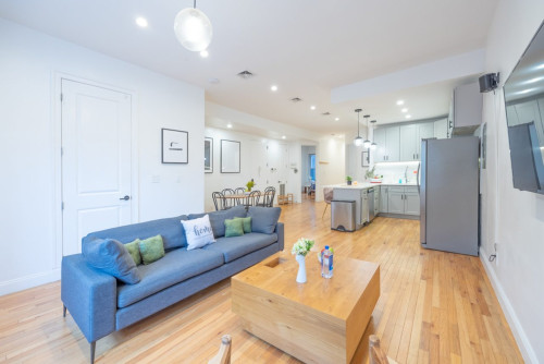 Modern ROOM at The Monroe House: Bedford-Stuyvesant - Gallery - 28