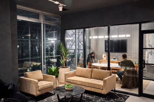 Modern ROOM at The Heritage House: East Harlem - Gallery - 8