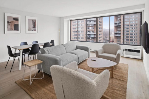 Modern ROOM at The Heritage House: East Harlem - Gallery - 30