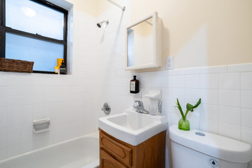 Adorable ROOM at The Lenox House: Harlem
