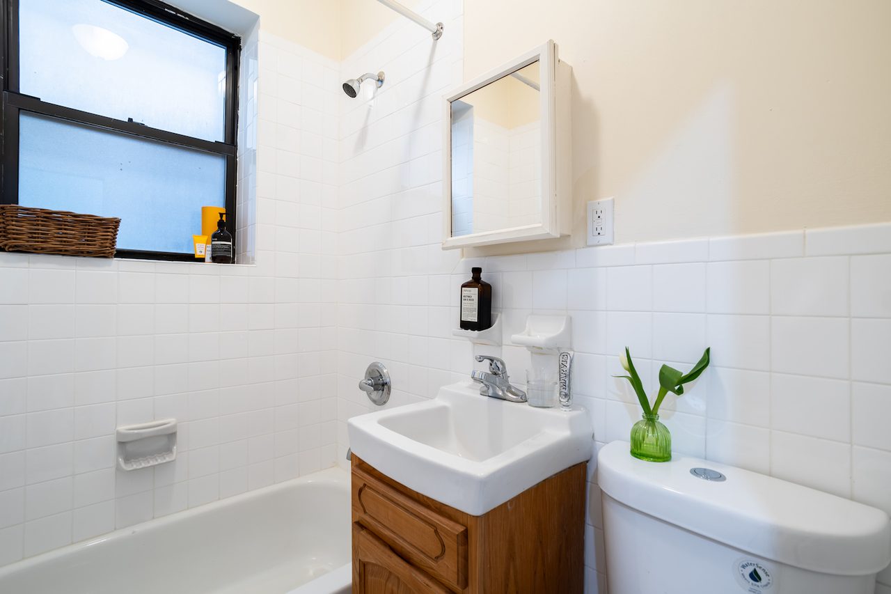 Adorable ROOM At The Lenox House: Harlem - Adorable ROOM At The Lenox House - Adorable ROOM at The Lenox House: Harlem - Gallery - 1