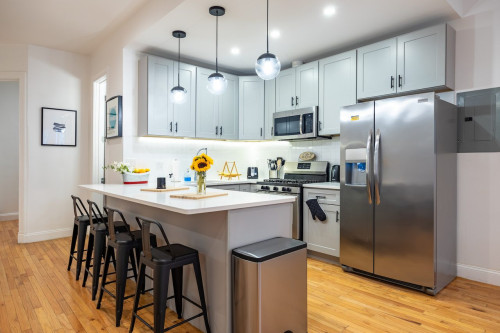 Chic ROOM at The Monroe House: Bedford-Stuyvesant