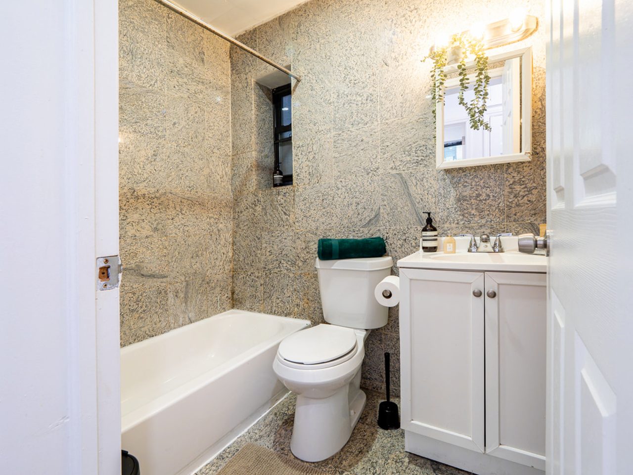  Modern ROOM At The Central Park West: Upper West Side - Modern ROOM At The Central Park West  -  Modern ROOM at The Central Park West: Upper West Side  - Gallery -  22