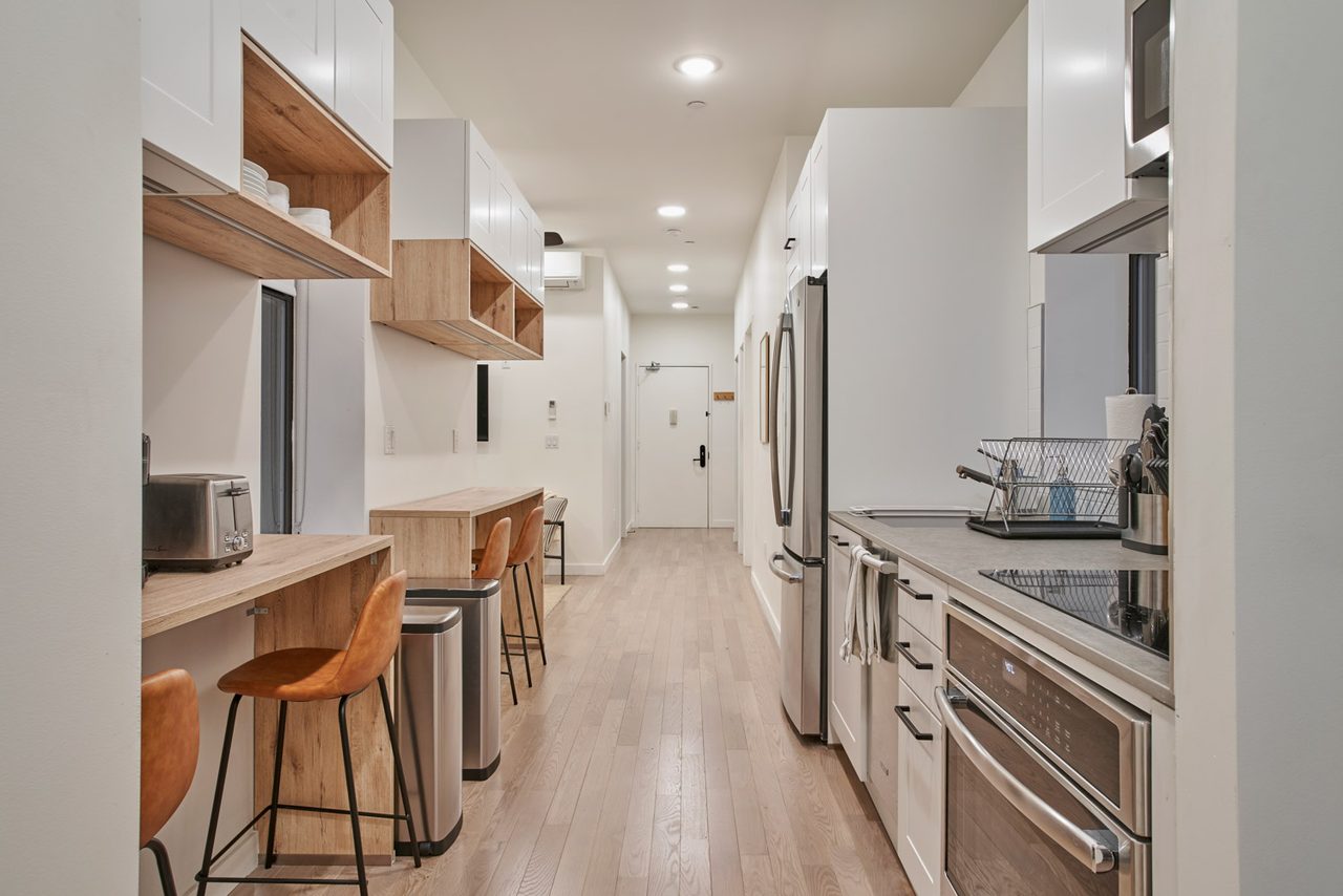 Brand Private ROOM With Bathroom In Manhattan: Hells Kitchen - Brand Private ROOM With Bathroom In M - 9