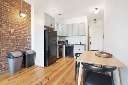 Trendy Private ROOM in Harlem: Harlem - Gallery - 11