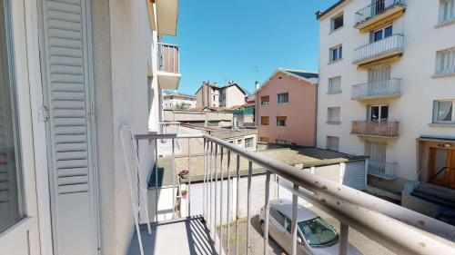 Room in Rue du Docteur Hermite, Grenoble for 66 m² with 3 bedrooms