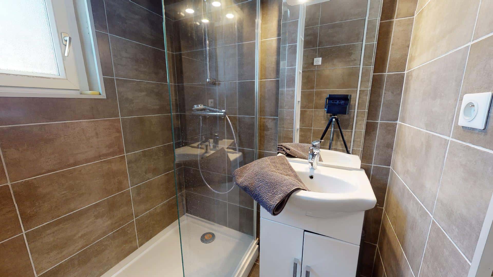  Room  -  Room in Rue du Docteur Hermite, Grenoble for 66 m² with 3 bedrooms  - Gallery -  1