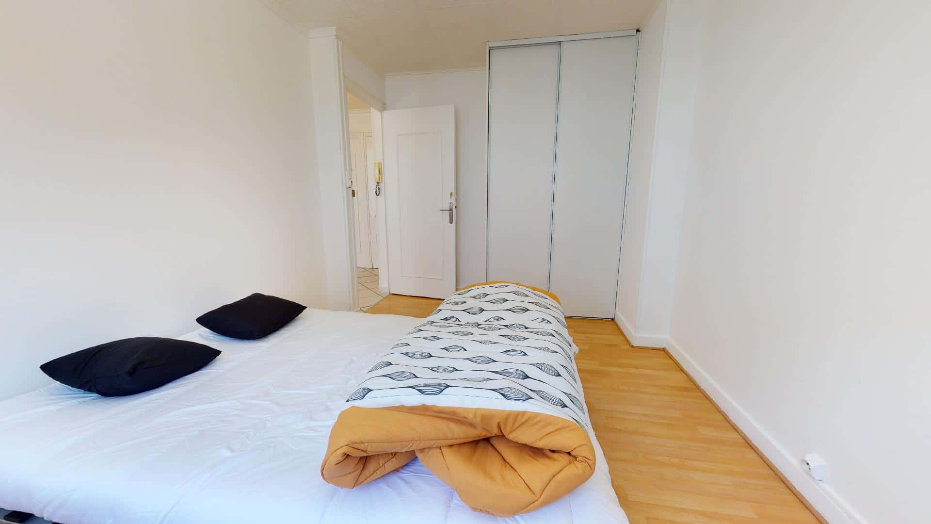  Room  -  Room in Rue du Docteur Hermite, Grenoble for 66 m² with 3 bedrooms  - Gallery -  4