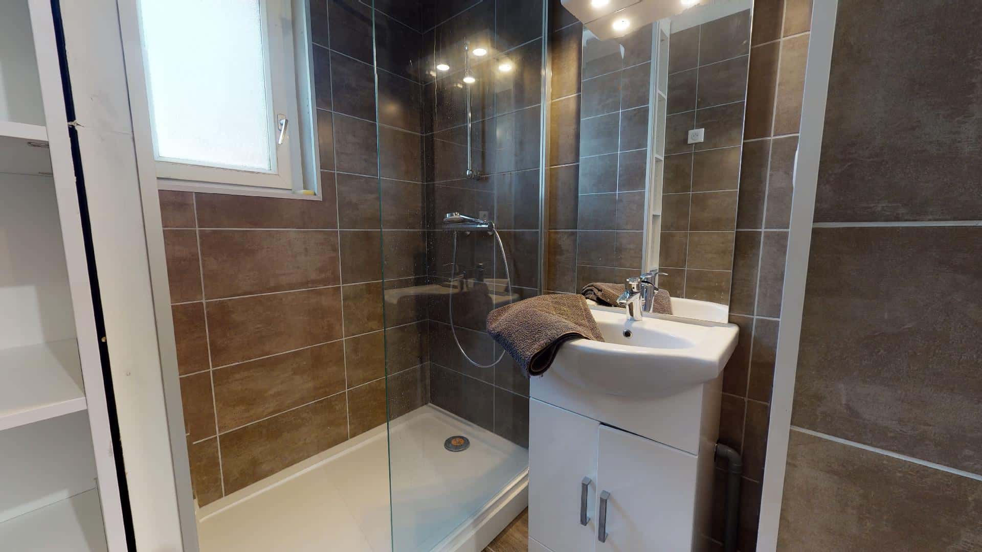  Room  -  Room in Rue du Docteur Hermite, Grenoble for 66 m² with 3 bedrooms  - Gallery -  2