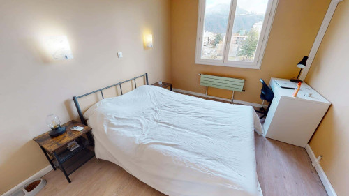 Room in Avenue de la Mogne, Saint-Martin-d'Hères for 85 m² with 4 bedrooms